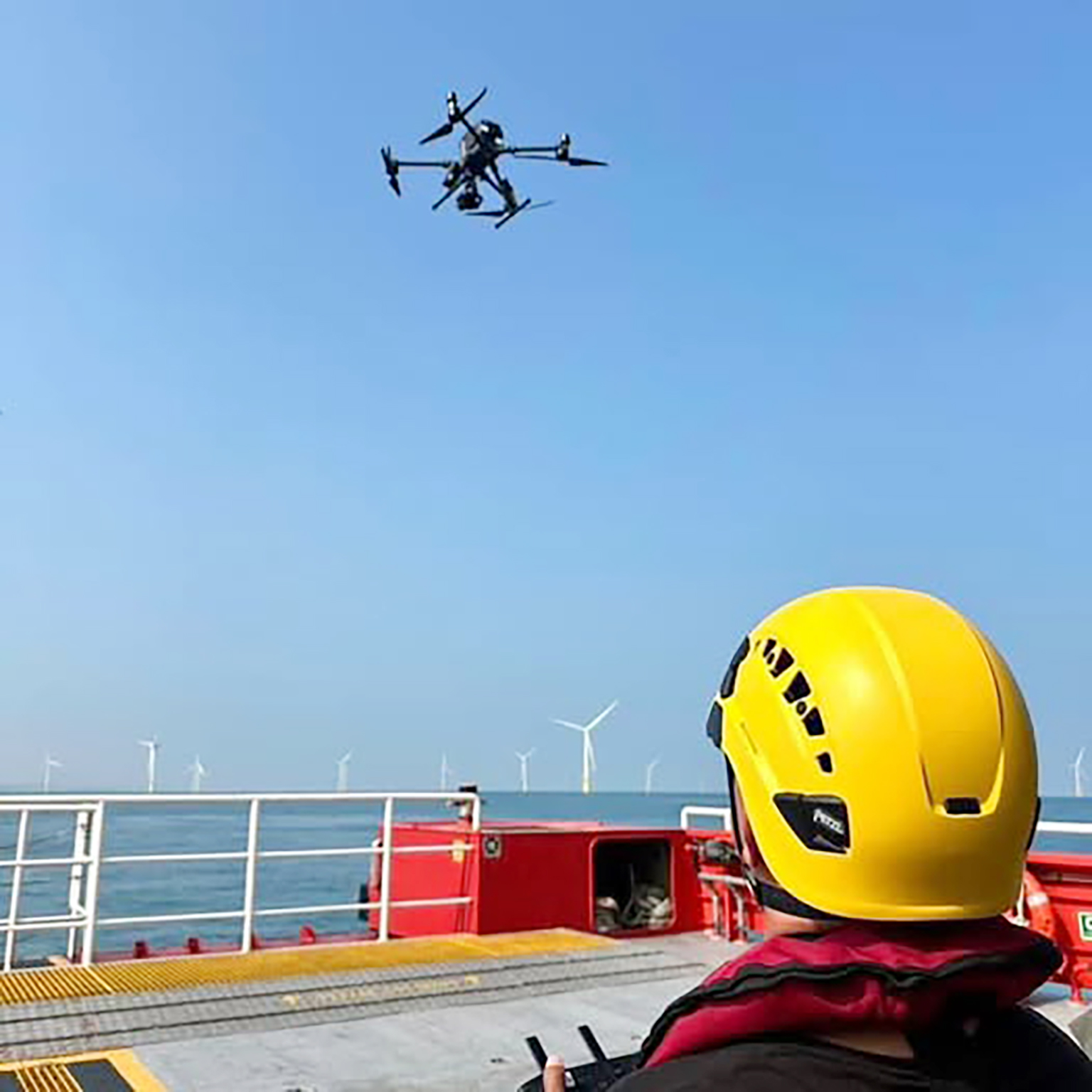 無人機海上作業與操作員